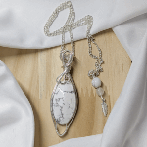 Pendentif gémeaux howlite-Lumineusesgemmes.com