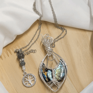 Entre ciel et Terre Labradorite-lumineusesgemmes.com
